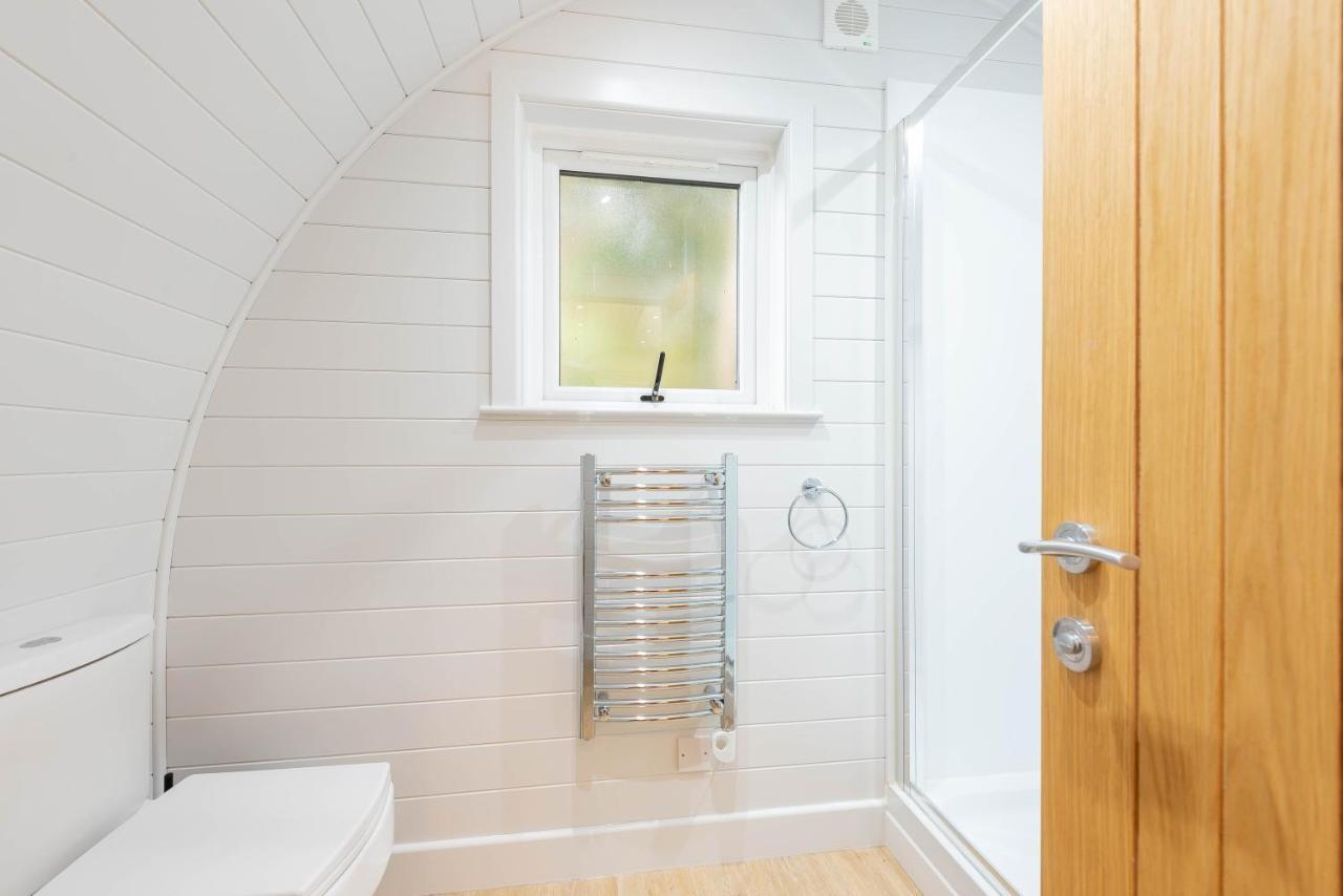 The Plough Inn Cabins Ramsden ภายนอก รูปภาพ