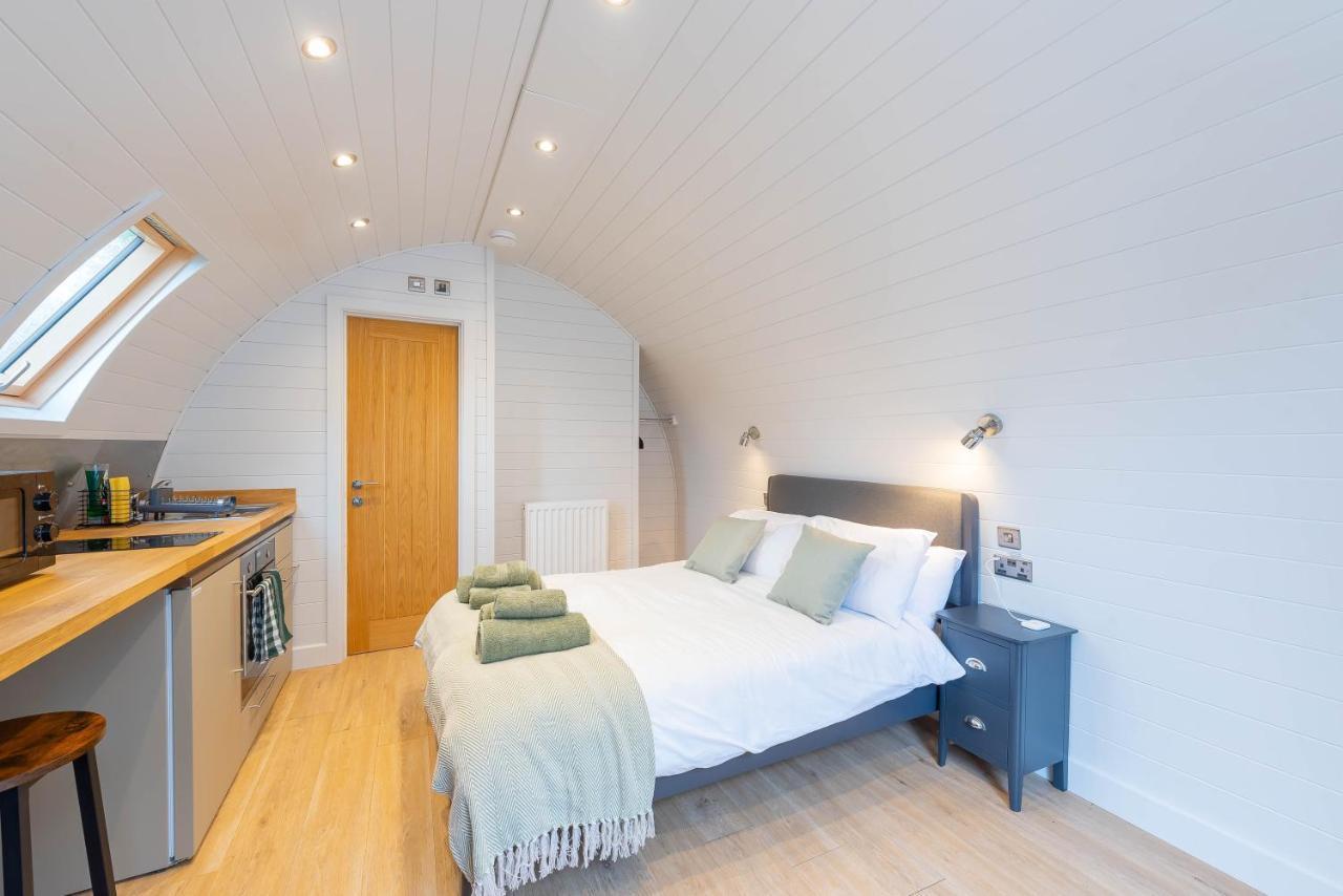 The Plough Inn Cabins Ramsden ภายนอก รูปภาพ